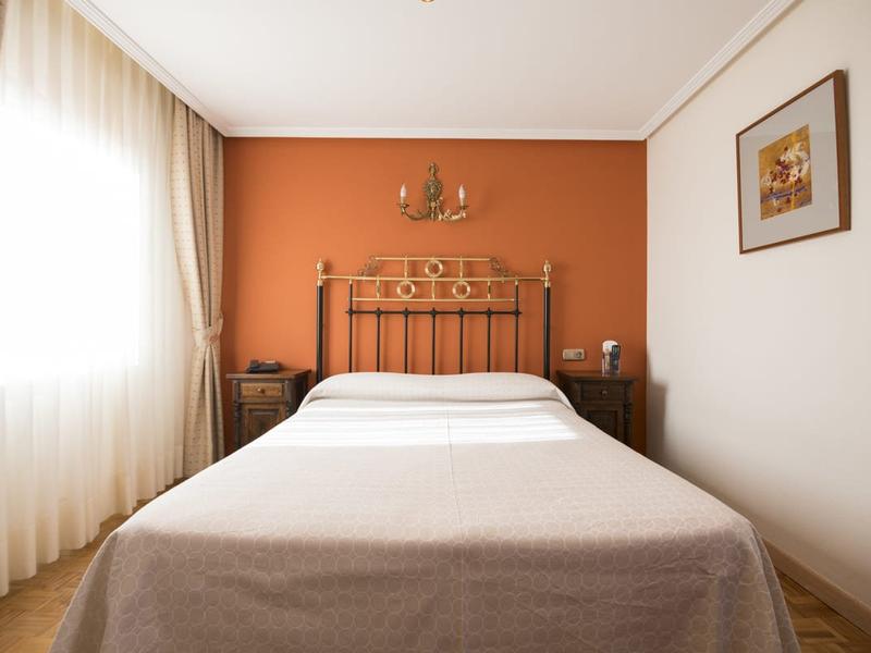 HABITACIÓN DOBLE MATRIMONIO  Hotel Julia Aranda de Duero Aranda de Duero HABITACIÓN DOBLE MATRIMONIO  Hotel Julia Aranda de Duero Aranda de Duero