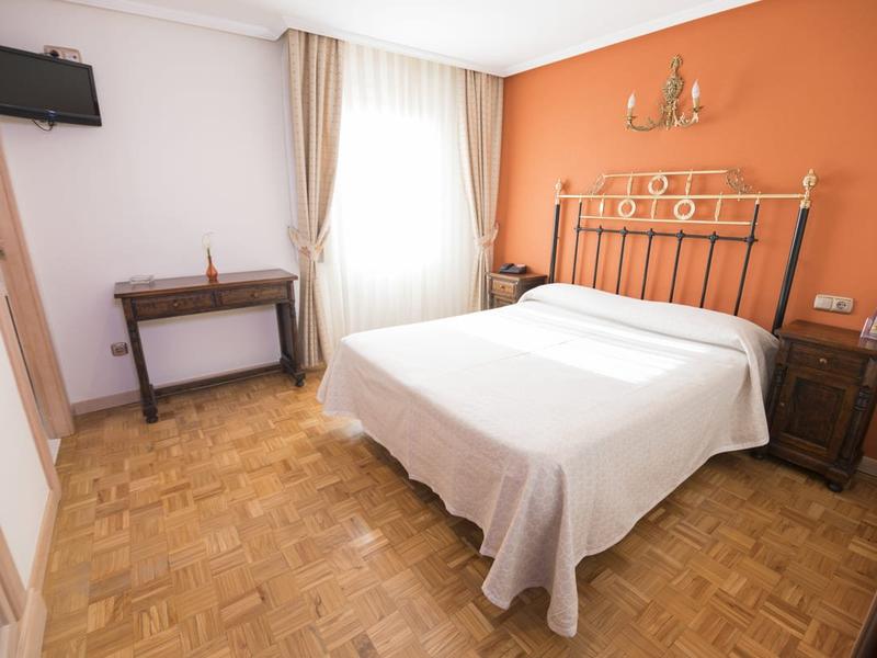 HABITACIÓN DOBLE MATRIMONIO  Hotel Julia Aranda de Duero Aranda de Duero HABITACIÓN DOBLE MATRIMONIO  Hotel Julia Aranda de Duero Aranda de Duero