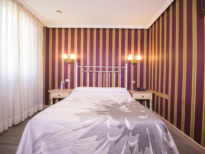 HABITACIÓN DOBLE MATRIMONIO  Hotel Julia Aranda de Duero Aranda de Duero HABITACIÓN DOBLE MATRIMONIO  Hotel Julia Aranda de Duero Aranda de Duero