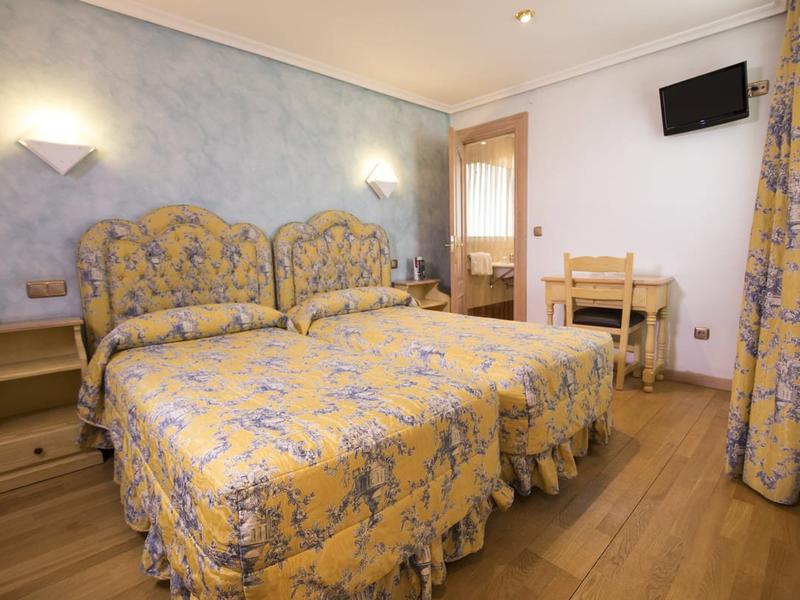 HABITACIÓN TWIN Hotel Julia Aranda de Duero Aranda de Duero HABITACIÓN TWIN Hotel Julia Aranda de Duero Aranda de Duero