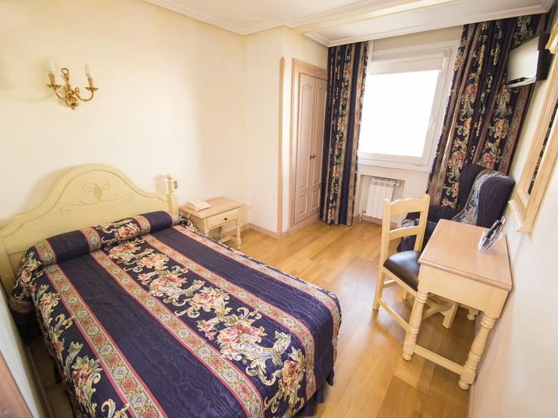 HABITACIÓN INDIVIDUAL Hotel Julia Aranda de Duero Aranda de Duero HABITACIÓN INDIVIDUAL Hotel Julia Aranda de Duero Aranda de Duero